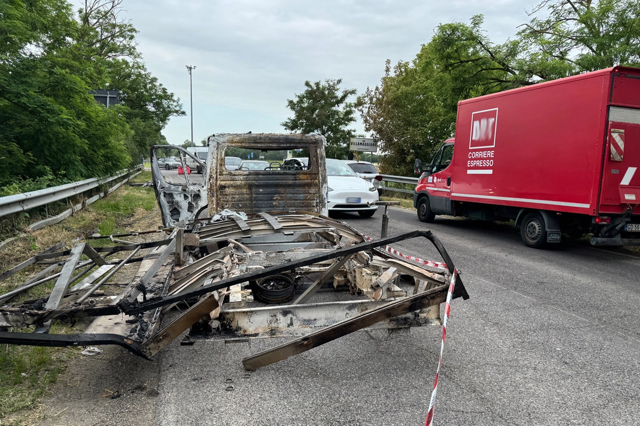 Lacchiarella, rapina al centro logistico