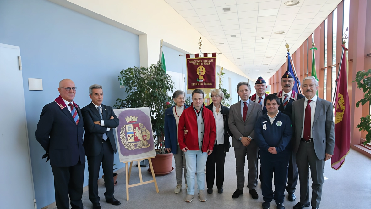 Aveva inventato la formazione Arcobaleno Down per diversamente abili e un torneo calcistico. Cerimonia nel ventennale della morte con tanti colleghi del passato, il primo dirigente e la prefetta. Aveva inventato la formazione Arcobaleno Down per diversamente abili e un torneo calcistico. Cerimonia nel ventennale della morte con tanti colleghi del passato, il primo dirigente e la prefetta.