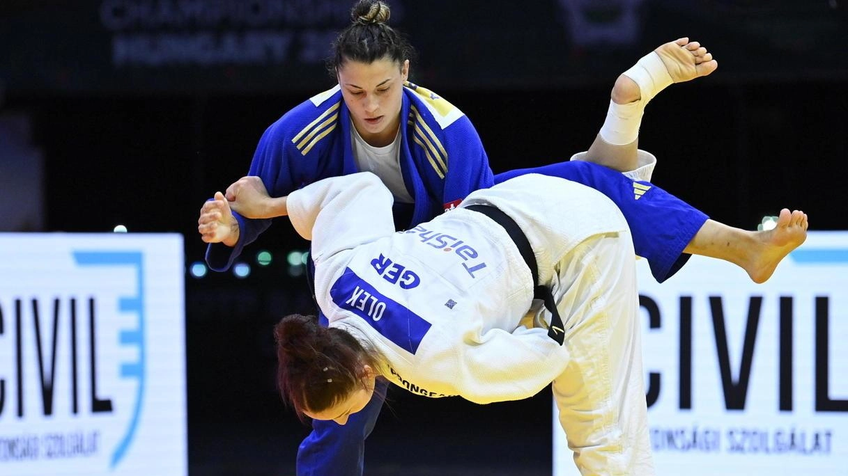 La bresciana Bellandi, judoka in forza alla Finanza, si racconta a cuore aperto: "Ho fatto fatica a gestire il successo di Parigi ’24, ho anche pensato di mollare. Ma agli ultimi Mondiali ho trovato una “guida“ che mi ha aiutato a vincere". La bresciana Bellandi, judoka in forza alla Finanza, si racconta a cuore aperto: "Ho fatto fatica a gestire il successo di Parigi ’24, ho anche pensato di mollare. Ma agli ultimi Mondiali ho trovato una “guida“ che mi ha aiutato a vincere".