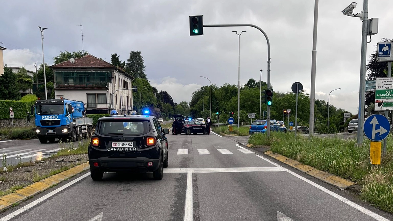 Carabinieri sul luogo dell'incidente Carabinieri sul luogo dell'incidente