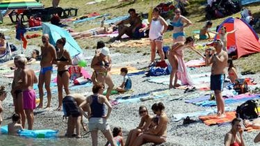 L’estate può cominciare su tutte le spiagge e tutti i lidi della sponda lecchese del lago di Como, ma... L’estate può cominciare su tutte le spiagge e tutti i lidi della sponda lecchese del lago di Como, ma...