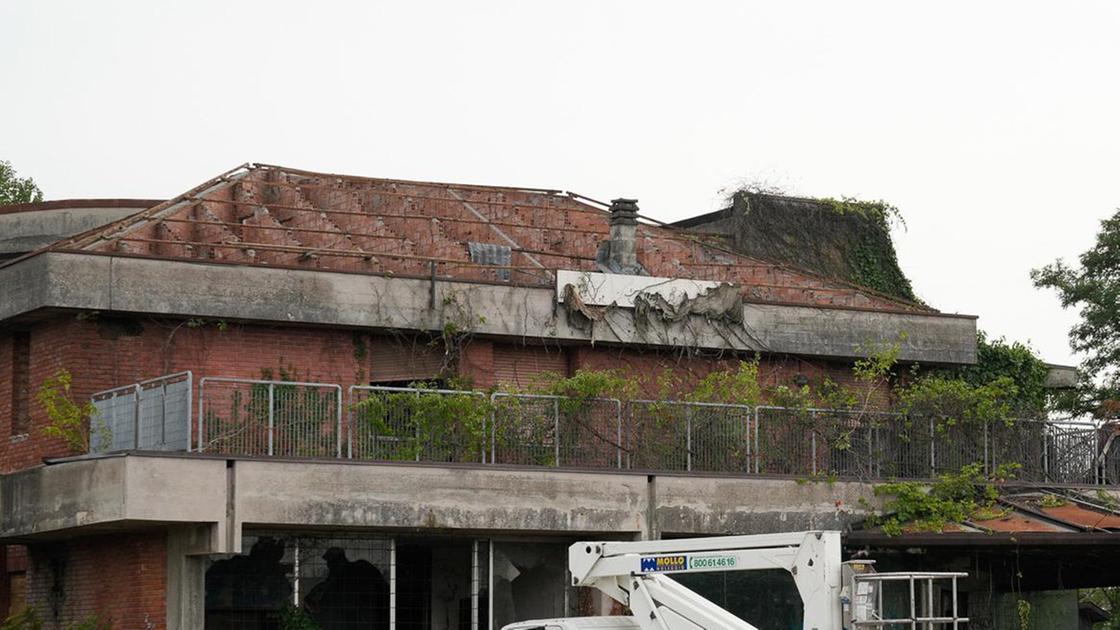La città che cambia. Ex discoteca Majorca. Rimossa l’insegna La città che cambia. Ex discoteca Majorca. Rimossa l’insegna