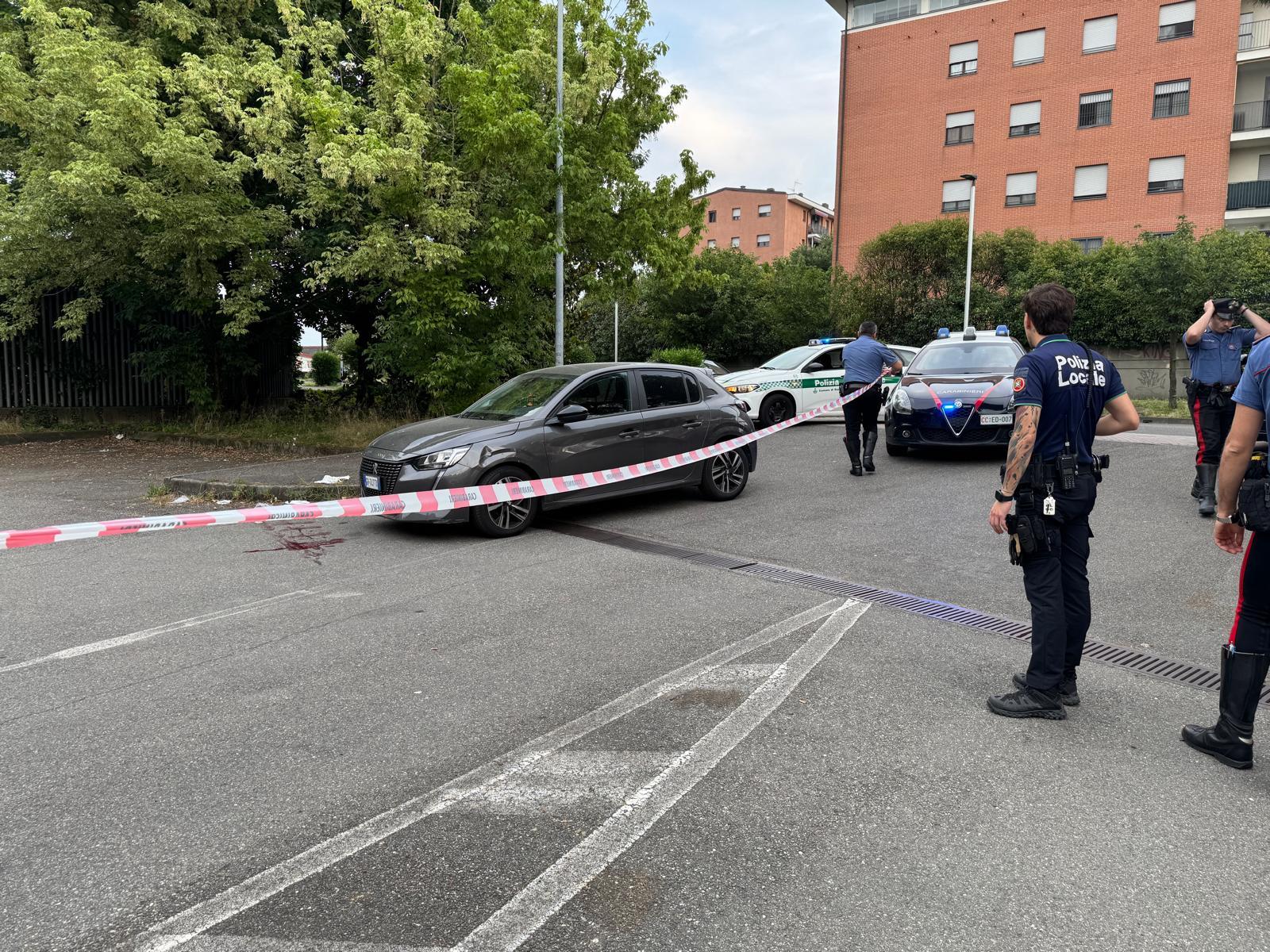 Sparatoria a Rozzano: gravissimo un giovane colpito da killer su un’automobile Sparatoria a Rozzano: gravissimo un giovane colpito da killer su un’automobile