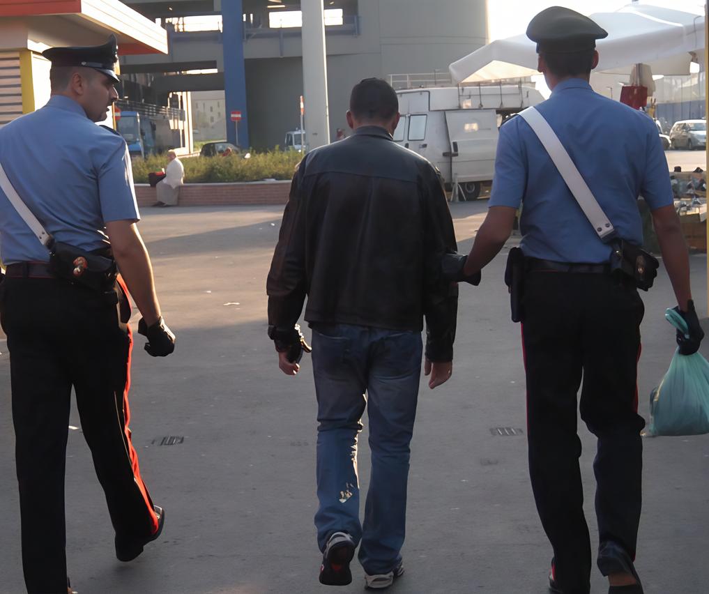 Dopo i pedinamenti dei carabinieri. Preso il rapinatore seriale di anziani. È un tossicodipendente di 24 anni