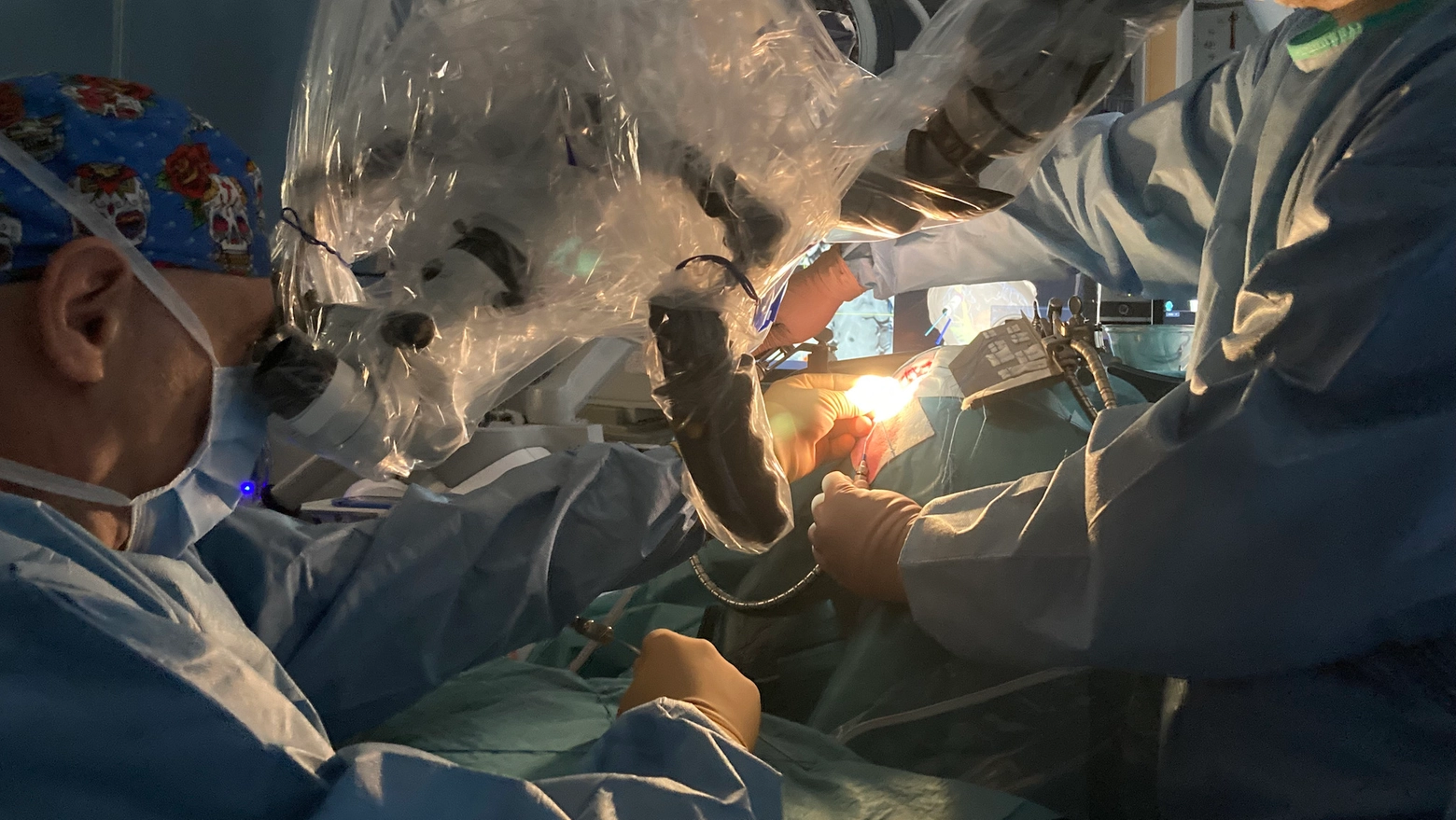 La prima paziente dell’équipe di neurochirurgia dell’ospedale di Cremona è stata una donna di 60 anni: “Questo intervento era l’unica soluzione possibile”