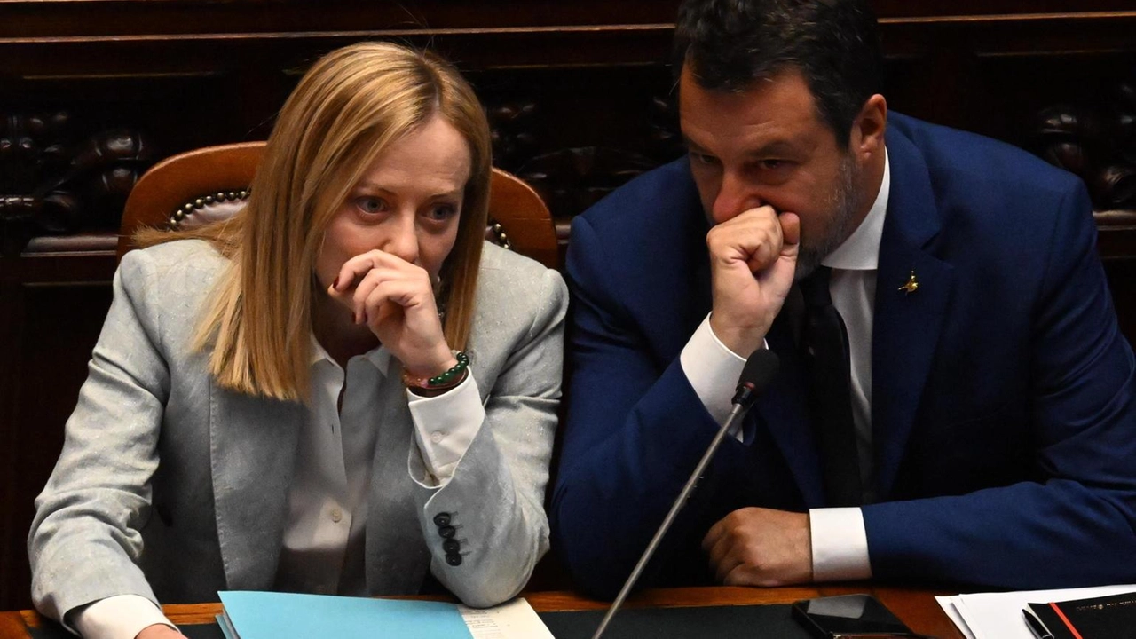 "Cosa pensano gli italiani di energie e risorse spese così?" "Cosa pensano gli italiani di energie e risorse spese così?"