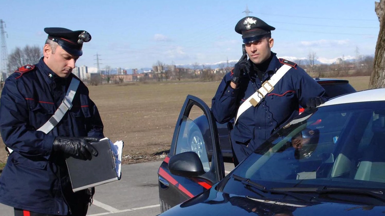 Le indagini sono affidate ai carabinieri intervenuti con il medico legale Le indagini sono affidate ai carabinieri intervenuti con il medico legale