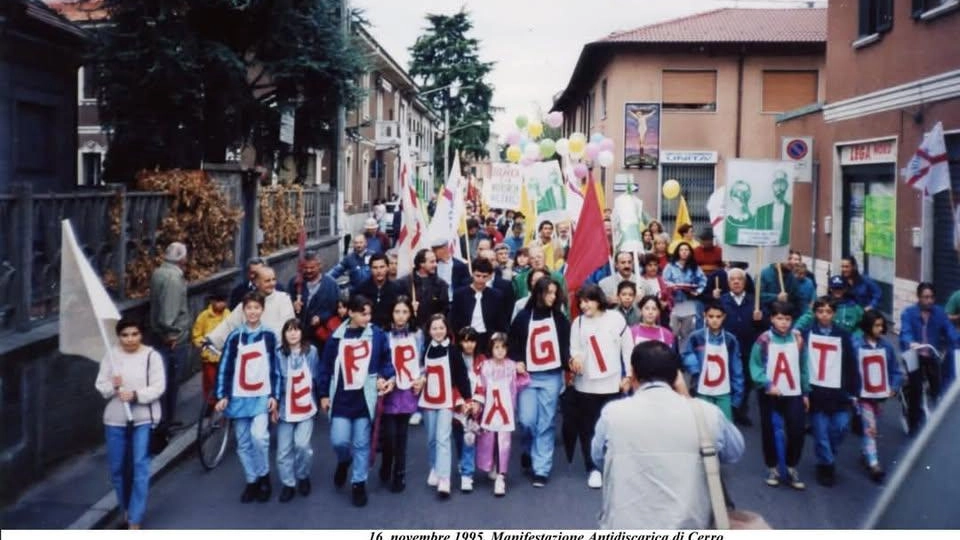 Un’iniziativa del. Comitato No Discarica nato a Cerro Maggiore “in nome di chi si è battuto negli anni ’90 per la chiusura di una discarica che è stata e sarà la vergogna del nostro territorio e che oggi rischia di tornare“