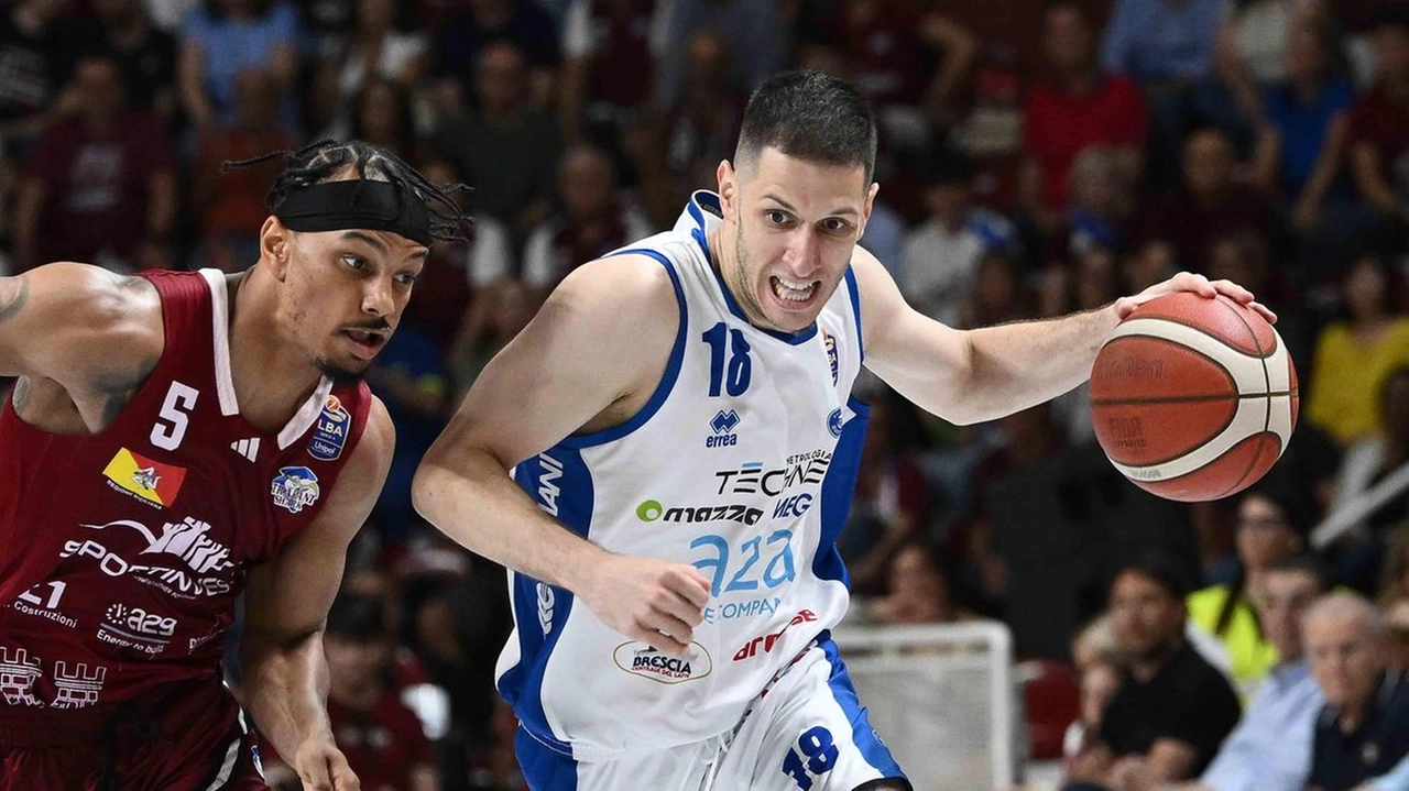 Brescia supera Trapani 85-77 in gara-2, avvicinandosi alla sua prima finale Scudetto. Della Valle e Bilan protagonisti. Brescia supera Trapani 85-77 in gara-2, avvicinandosi alla sua prima finale Scudetto. Della Valle e Bilan protagonisti.