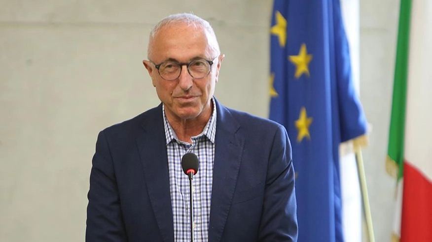 Il sindaco di Muggiò Michele Messina risponde agli attacchi: «Non intendo tollerare ulteriori disservizi» Il sindaco di Muggiò Michele Messina risponde agli attacchi: «Non intendo tollerare ulteriori disservizi»