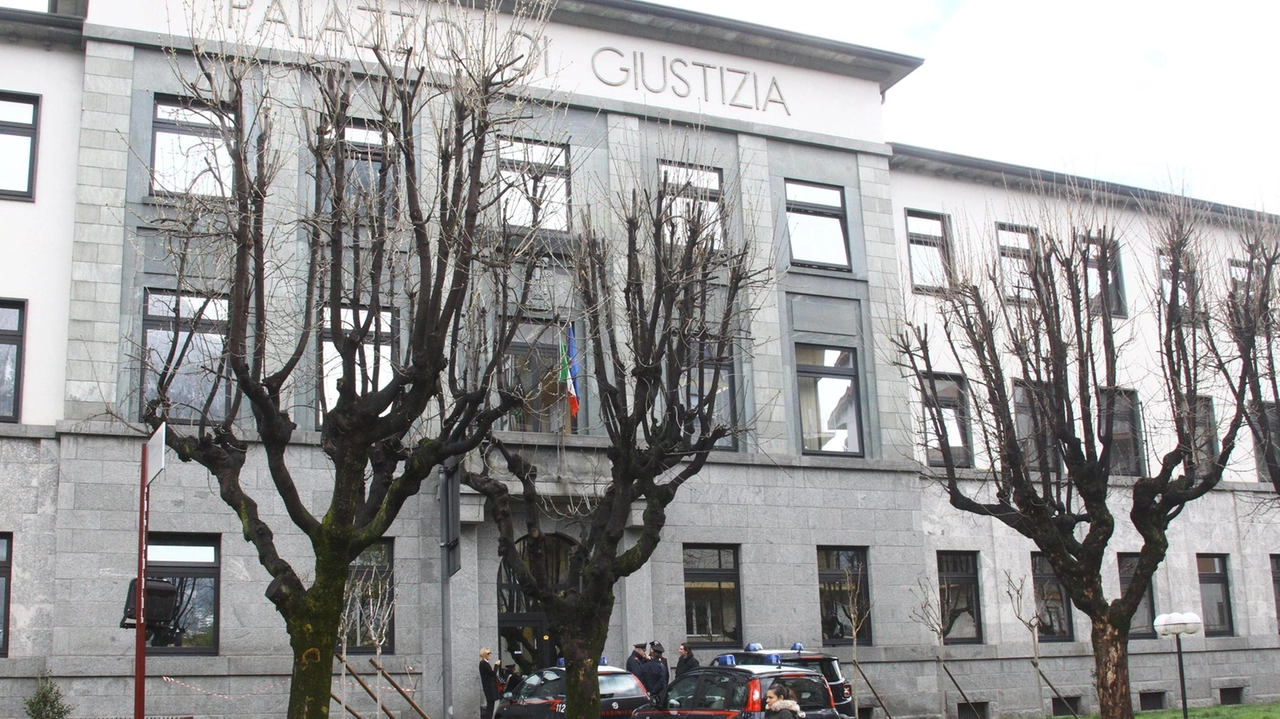 "Finirò in carcere, ma tu sarai rovinata a vita. Non ti ammazzo, sarebbe troppo facile per te, invece ti renderò... "Finirò in carcere, ma tu sarai rovinata a vita. Non ti ammazzo, sarebbe troppo facile per te, invece ti renderò...