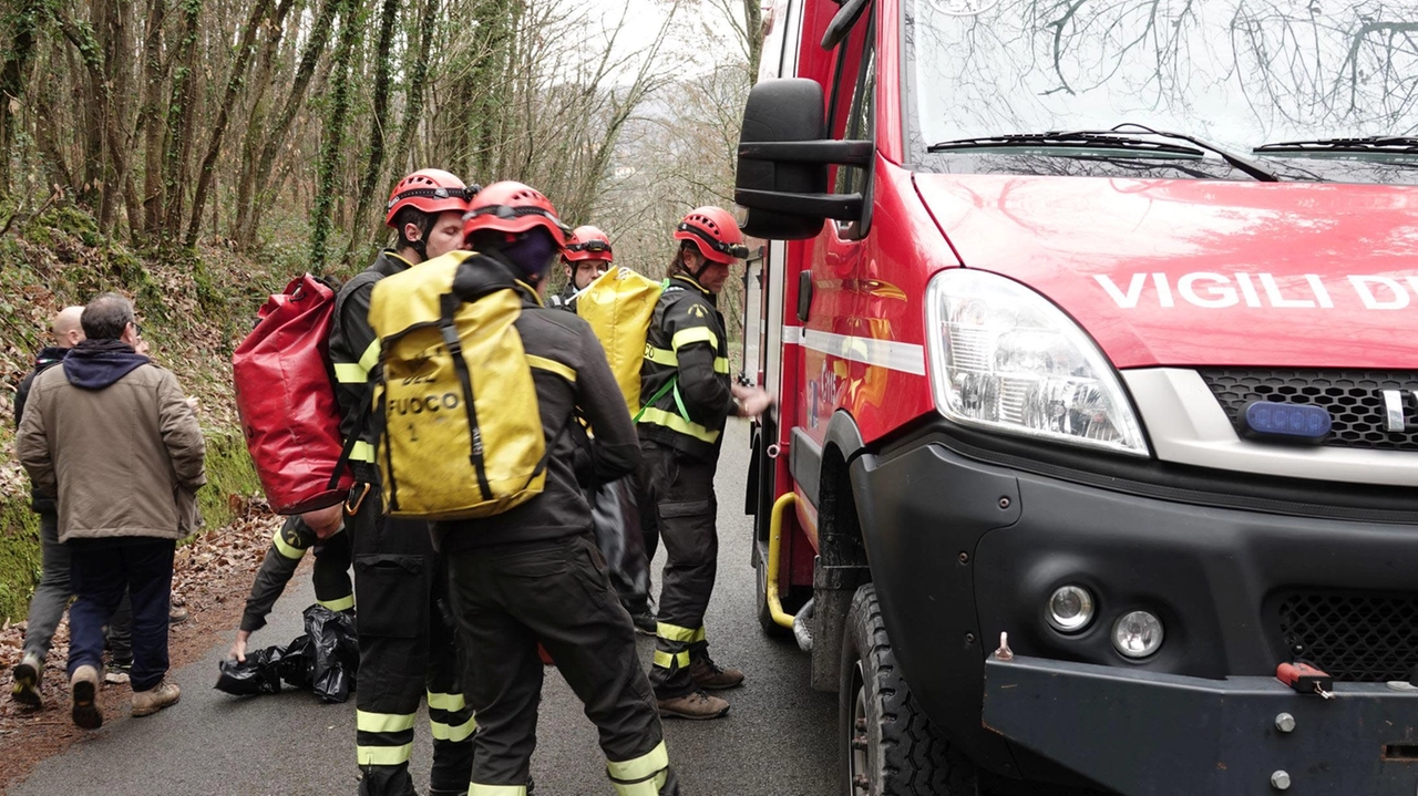 Vigili del fuoco in azione per le ricerche dell'uomo, un 49enne milanese Vigili del fuoco in azione per le ricerche dell'uomo, un 49enne milanese
