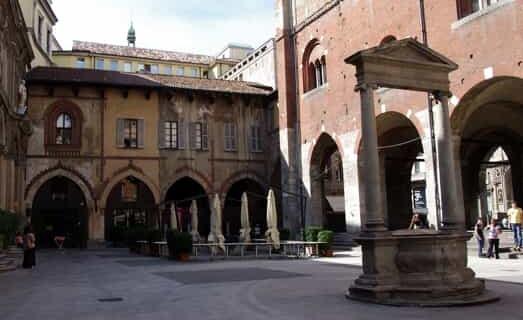 restauro per il pozzo di piazza dei mercanti lo finanziano gli imprenditori del cosmetico