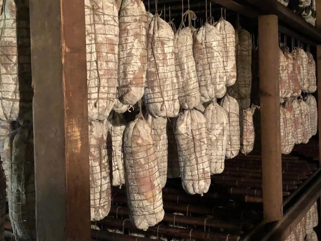 Prodotti del salumificio Venegoni (dall'omonima pagina Facebook del marchio)