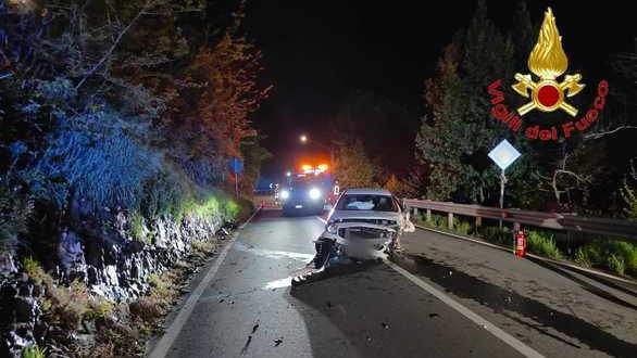 scontro frontale tra due auto soccorsi quattro giovani