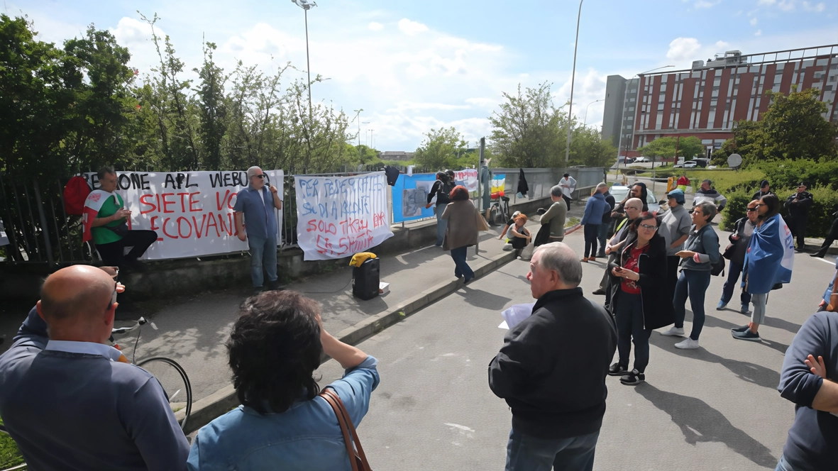 I Comitati ambientalisti di Desio sollevano interrogativi sull'impatto ambientale e viabilistico della Pedemontana. Organizzano raccolta firme per chiedere trasparenza alla Società. Alessandro Crisafulli. I Comitati ambientalisti di Desio sollevano interrogativi sull'impatto ambientale e viabilistico della Pedemontana. Organizzano raccolta firme per chiedere trasparenza alla Società. Alessandro Crisafulli.