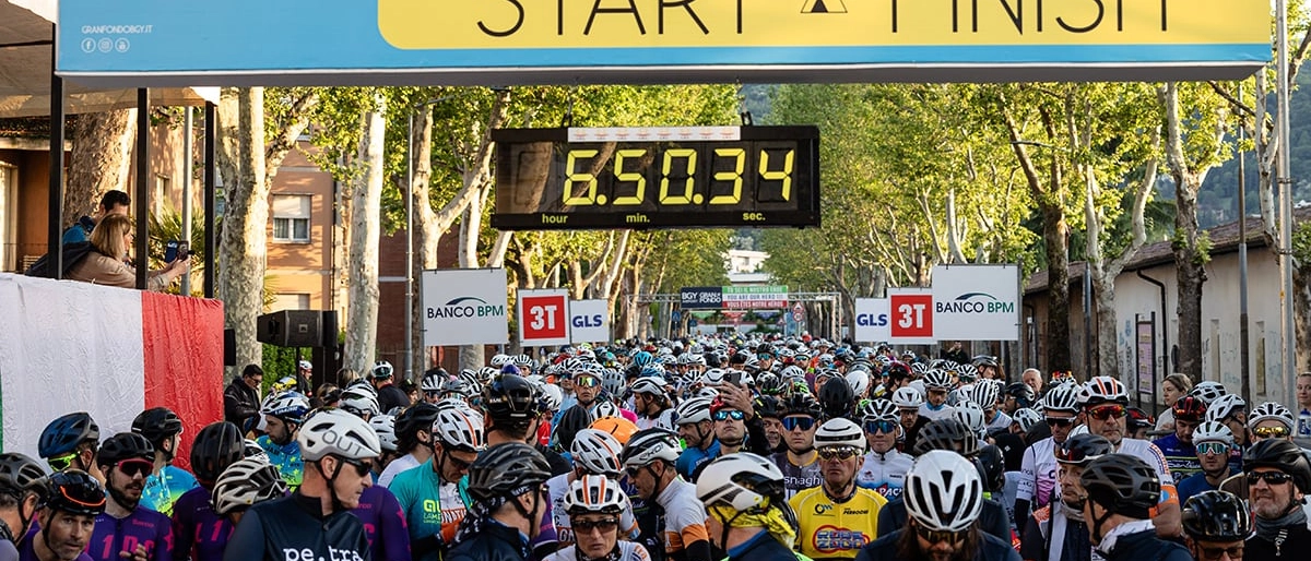 Tragedia alla Granfondo di Bergamo: ciclista di 31 anni cade in curva e muore sul colpo