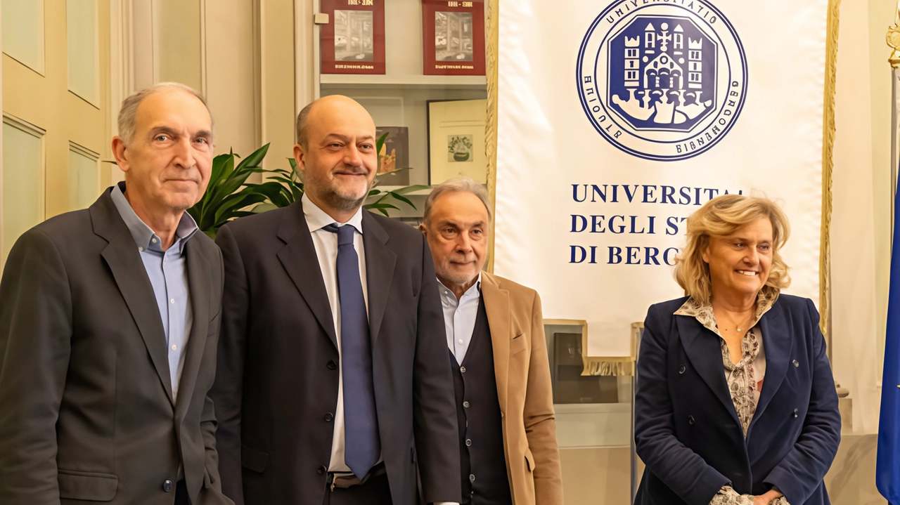 Giuseppe Remuzzi, direttore del Negri e il rettore di UniBg Sergio Cavalieri Giuseppe Remuzzi, direttore del Negri e il rettore di UniBg Sergio Cavalieri