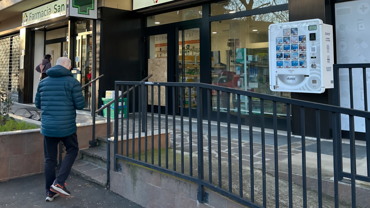 La farmacia diventata obiettivo dei malviventi nella notte tra domenica e lunedì al quartiere villaggio San Biagio di Codogno La farmacia diventata obiettivo dei malviventi nella notte tra domenica e lunedì al quartiere villaggio San Biagio di Codogno