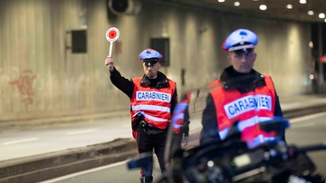 Milano, colpo nella notte in una gioielleria di Brera. Ma vengono subito arrestati