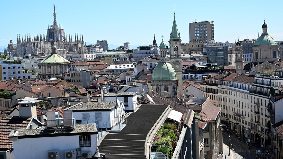 Milano è sempre più anziana e sola: i single superano le famiglie Milano è sempre più anziana e sola: i single superano le famiglie