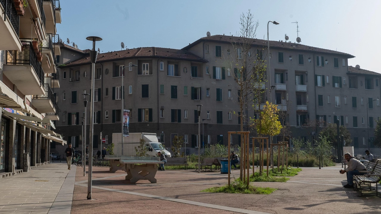 La riqualificazione di Piazza Angilberto: un successo estetico ma problematiche di convivenza. Residenti lamentano degrado e disagi notturni. La riqualificazione di Piazza Angilberto: un successo estetico ma problematiche di convivenza. Residenti lamentano degrado e disagi notturni.