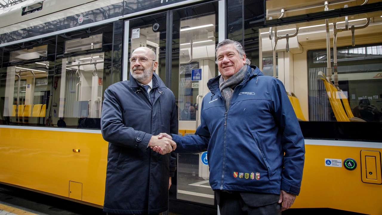 Arrigo Giana, Amministratore Delegato di Atm, e Iñigo Parra, CEO e Presidente esecutivo di Stadler Valencia alla presentazione dei Tramlink