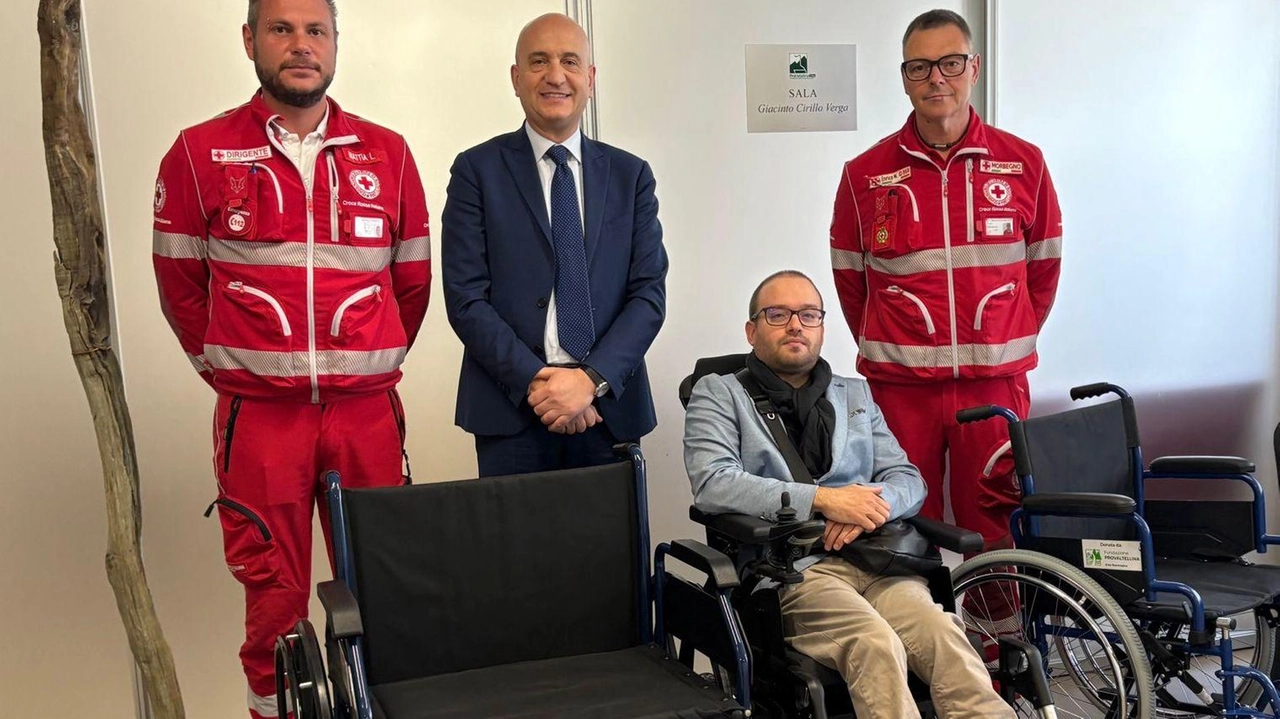 La consegna delle carrozzine al personale della Croce Rossa di Morbegno impegnata nel servizio alle persone fragili La consegna delle carrozzine al personale della Croce Rossa di Morbegno impegnata nel servizio alle persone fragili