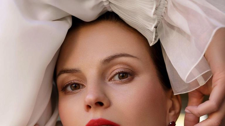 Ballerina e coreografa, da tredici anni insegna Danze storiche all’Accademia della Scala "Ho capito subito che questa era la città che cercavo, ho studiato per pensare in italiano". Ballerina e coreografa, da tredici anni insegna Danze storiche all’Accademia della Scala "Ho capito subito che questa era la città che cercavo, ho studiato per pensare in italiano".