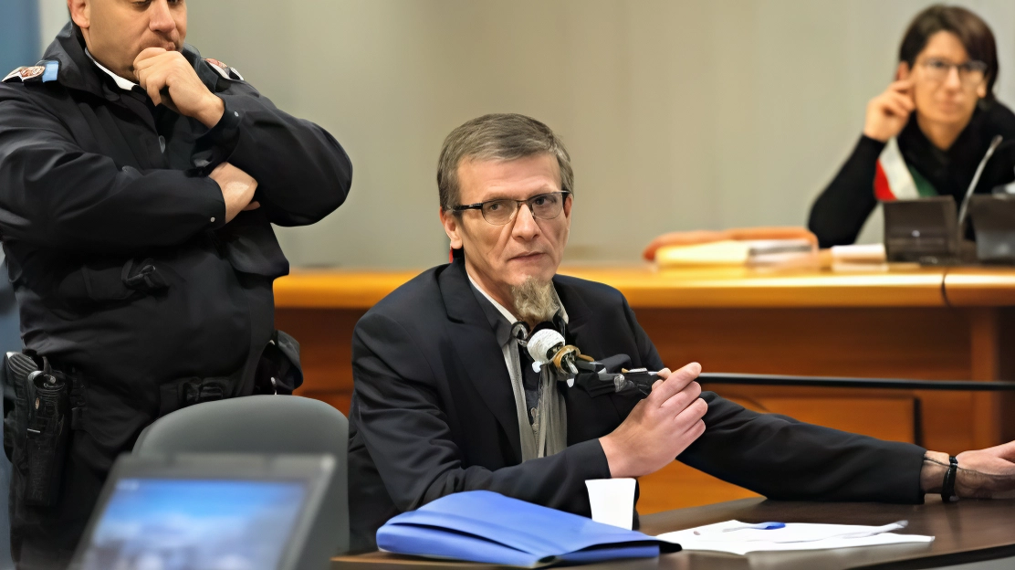 Stefano Binda in aula durante il processo