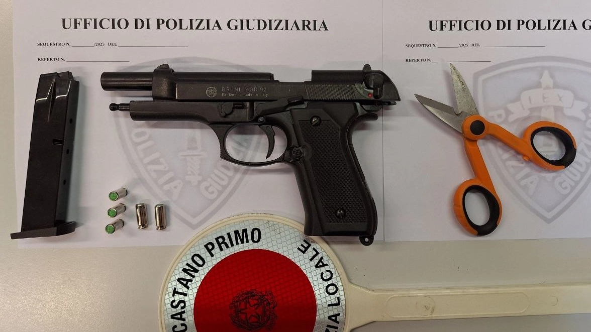 La pistola giocattolo sequestrata a Castano Primo La pistola giocattolo sequestrata a Castano Primo
