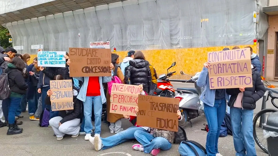 Un centinaio gli studenti del liceo che ieri hanno scioperato Un centinaio gli studenti del liceo che ieri hanno scioperato