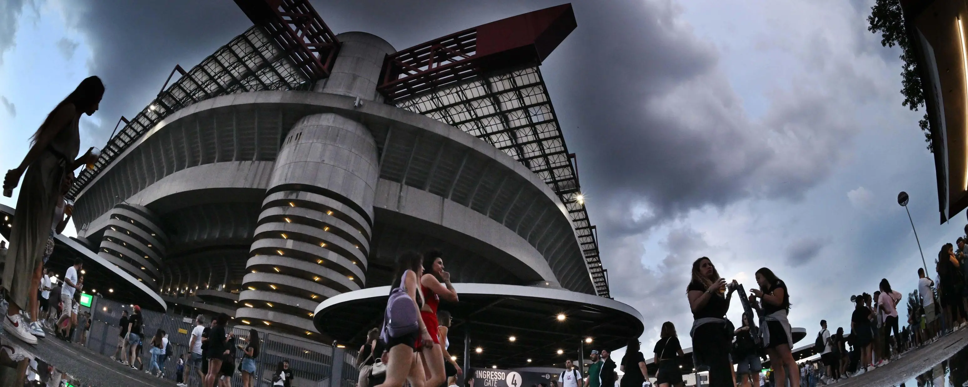 Sul tavolo San Siro e Loreto: "In Arabia costruiscono The Line. Noi in vent’anni siamo poveri..."