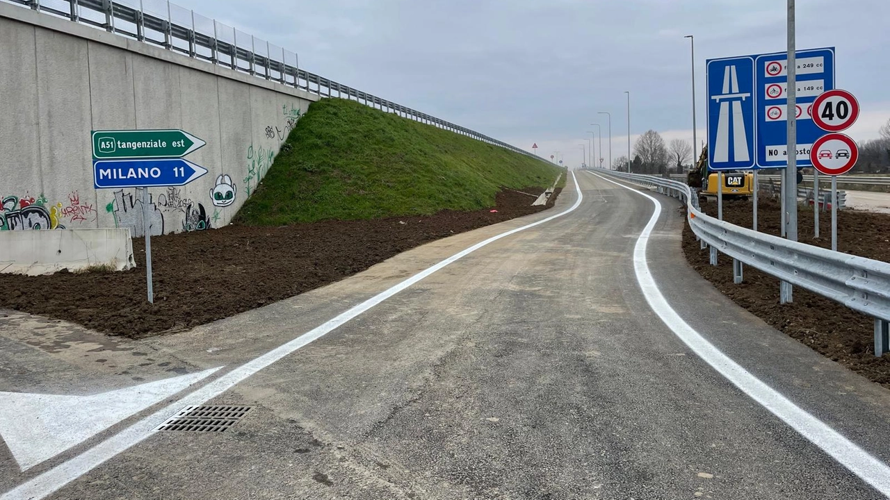 Paullese, aperta la rotonda con le relative rampe, per Conterico in direzione Milano Paullese, aperta la rotonda con le relative rampe, per Conterico in direzione Milano