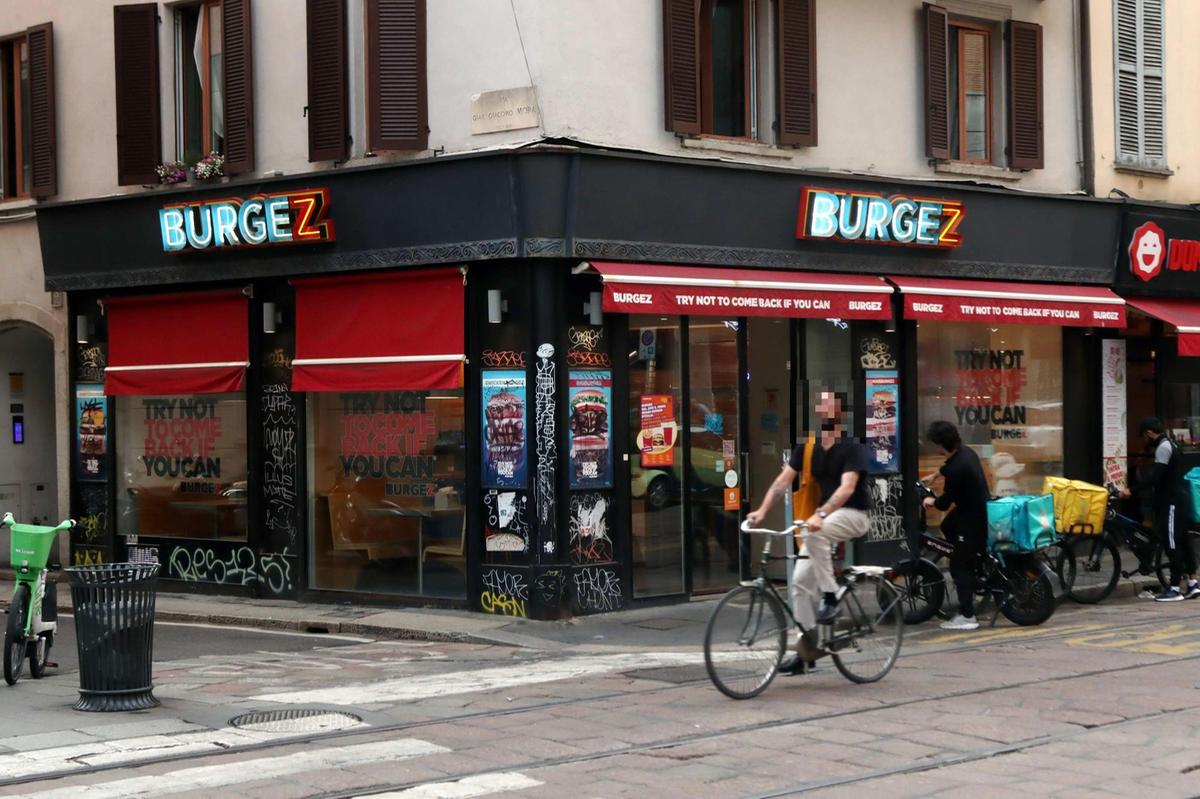 La battaglia per comprare Burgez. L’asta, i 51 rilanci e l’aggiudicazione: "Marchio e locali per 1,3 milioni" La battaglia per comprare Burgez. L’asta, i 51 rilanci e l’aggiudicazione: "Marchio e locali per 1,3 milioni"