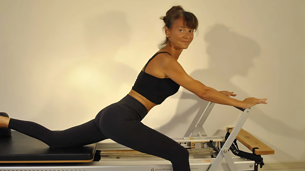 Dopo la pandemia, l'insegnamento del pilates a Bollate ha registrato un aumento delle richieste, con più persone indirizzate da professionisti della salute per problemi fisici. Monica Cozzi, titolare di Life Pilates, sottolinea l'importanza del benessere individuale e della varietà degli esercizi. Trend positivi includono più uomini e partecipanti più giovani. Dopo la pandemia, l'insegnamento del pilates a Bollate ha registrato un aumento delle richieste, con più persone indirizzate da professionisti della salute per problemi fisici. Monica Cozzi, titolare di Life Pilates, sottolinea l'importanza del benessere individuale e della varietà degli esercizi. Trend positivi includono più uomini e partecipanti più giovani.