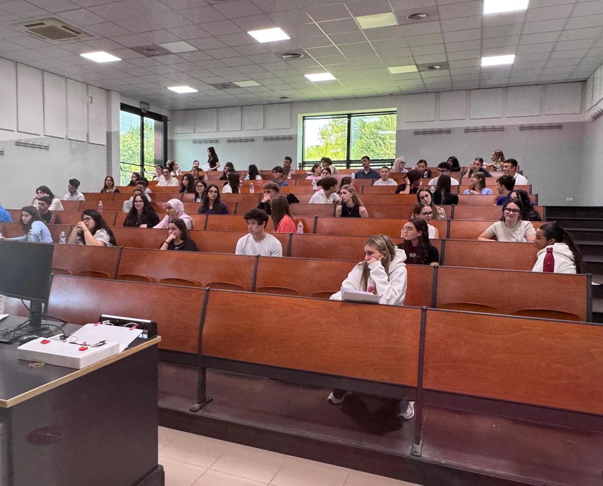 Medicina in lingua inglese. Seicento aspiranti studenti: "Quel camice è un sogno"