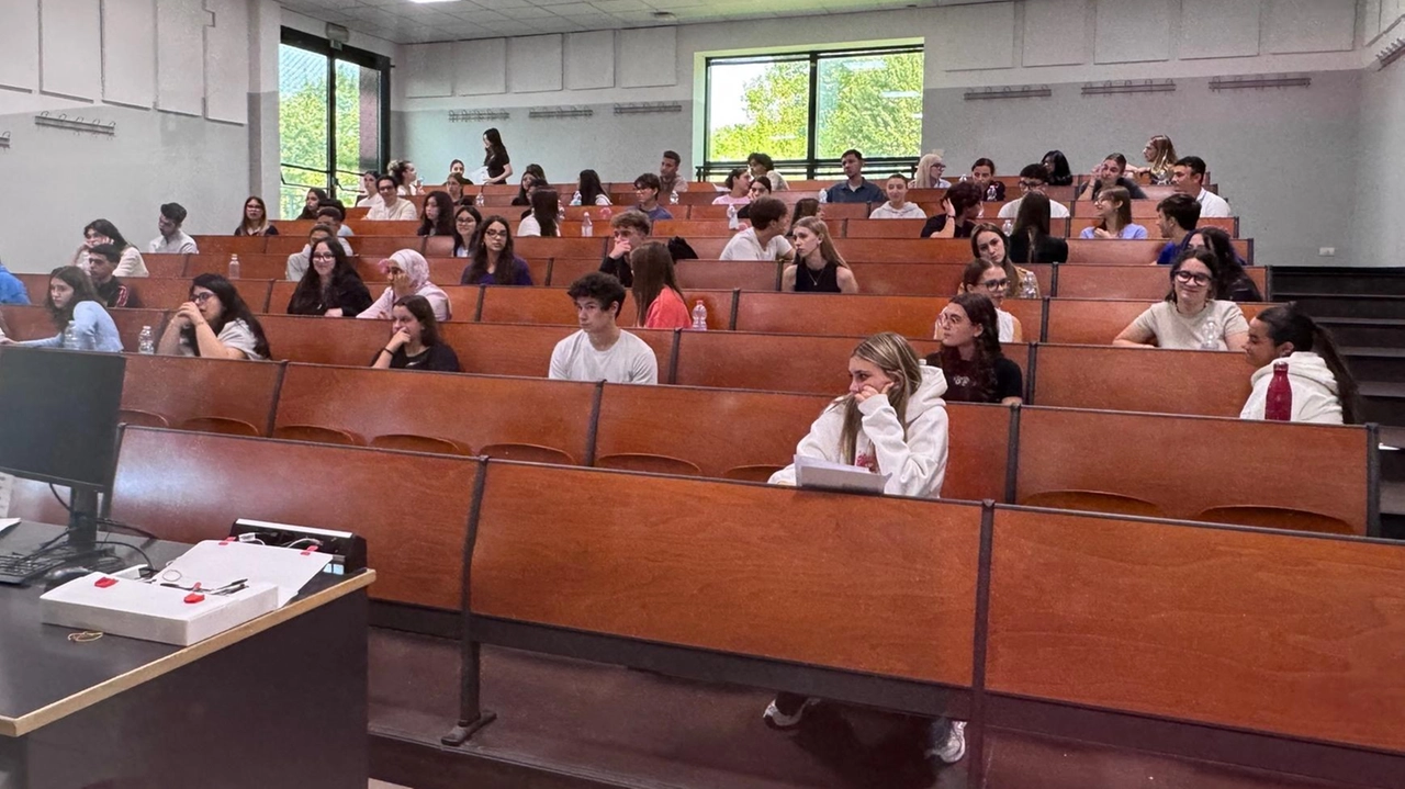Medicina in lingua inglese. Seicento aspiranti studenti: "Quel camice è un sogno"