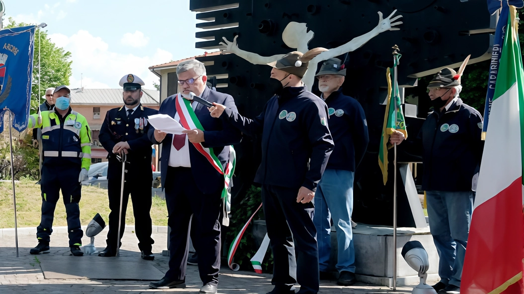 Il sindaco di Arcore, Maurizio Bono, durante una celebrazione per il 25 Aprile Il programma di quest’anno è promosso da Comune e comunità di Sant’Apollinare Il sindaco di Arcore, Maurizio Bono, durante una celebrazione per il 25 Aprile Il programma di quest’anno è promosso da Comune e comunità di Sant’Apollinare