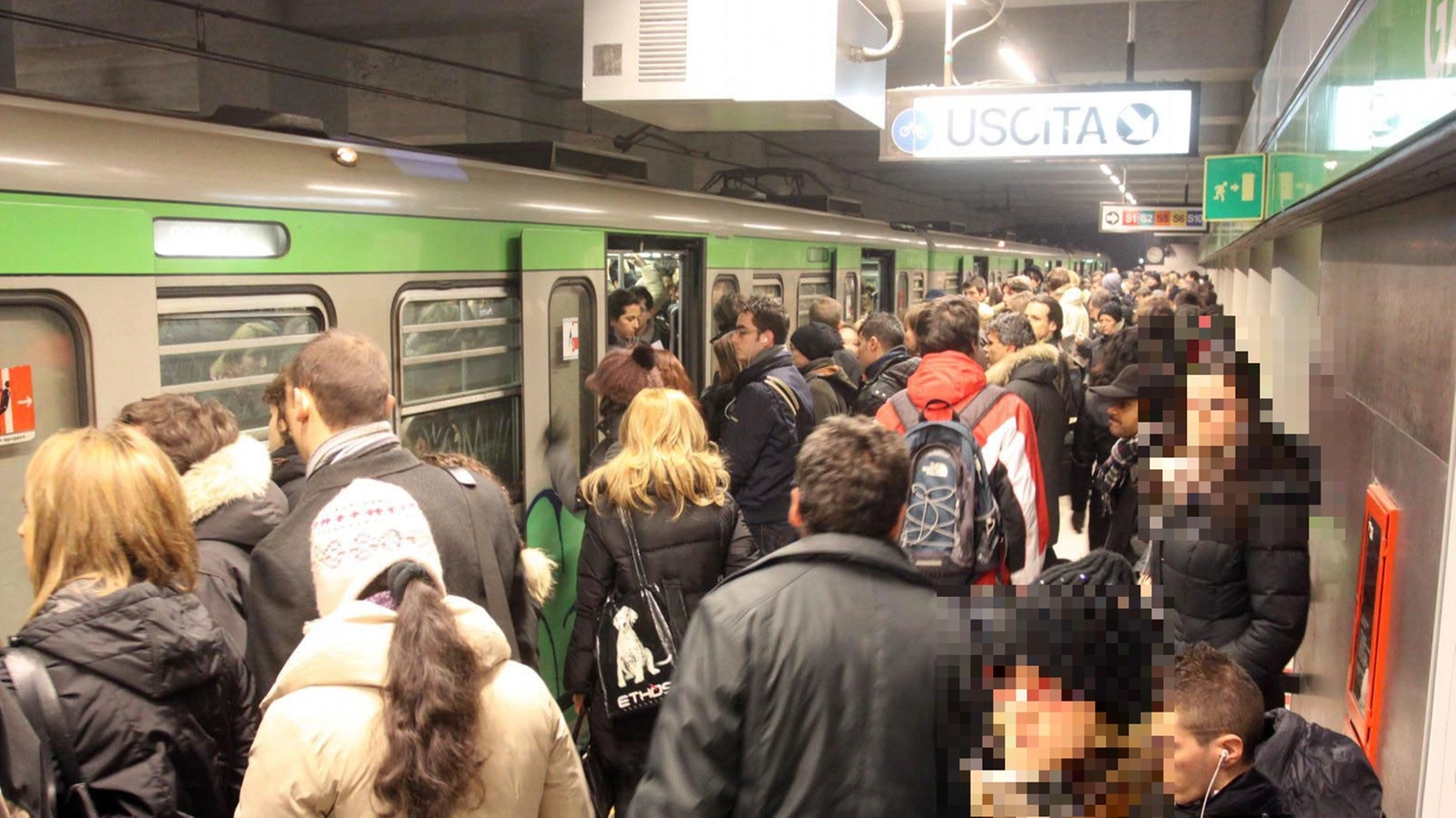 L'episodio è avvenuto lungo la linea verde della metropolitana alla fermata Centrale