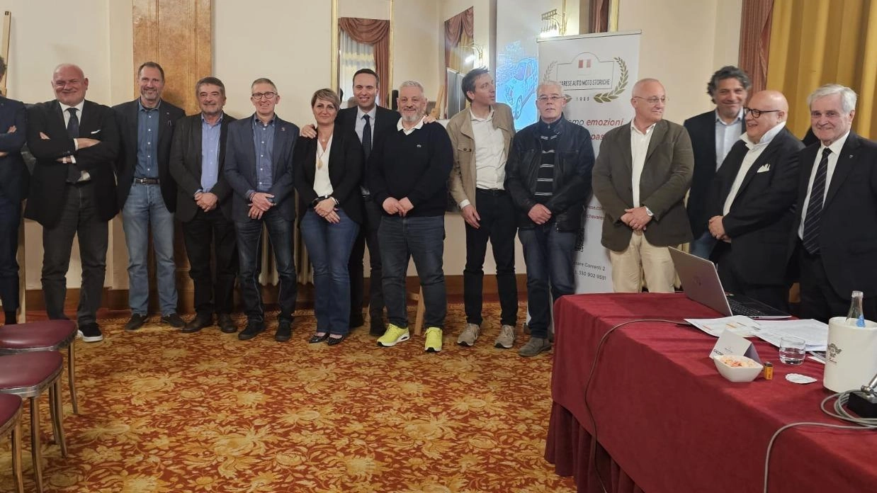 La serata dedicata al motorismo storico al Grand Hotel Palace Il club Vams ha ricevuto la prestigiosa “Manovella d’Oro” La serata dedicata al motorismo storico al Grand Hotel Palace Il club Vams ha ricevuto la prestigiosa “Manovella d’Oro”