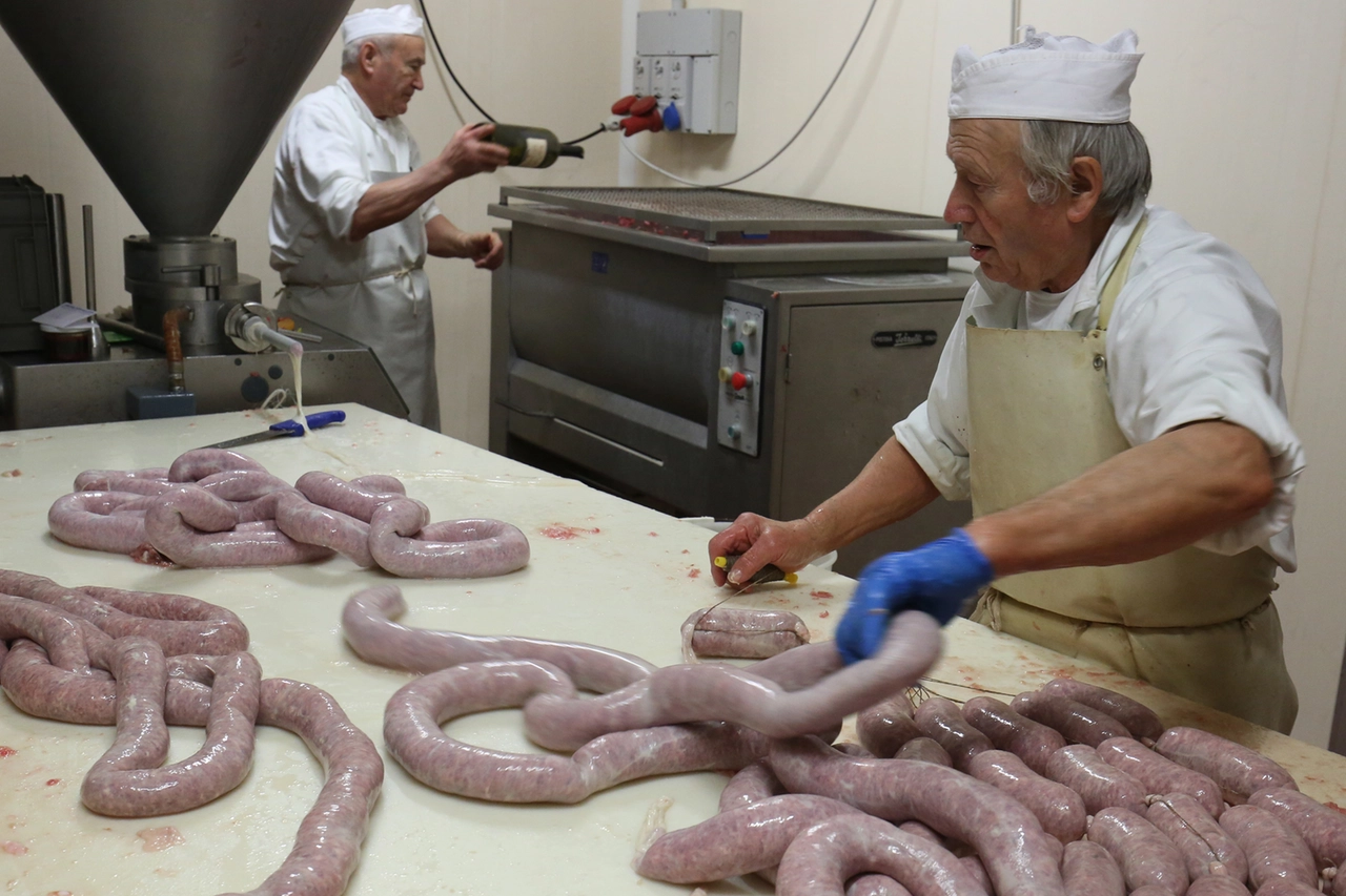 La Lueganega di Monza, salsiccia che viene cotta alla brace o usata per i risotti
