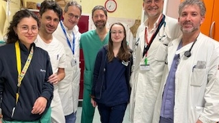 L'équipe della cardiologia del San Matteo che ha eseguito l'intervento innovativo L'équipe della cardiologia del San Matteo che ha eseguito l'intervento innovativo
