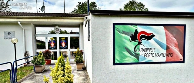 Liquido corrosivo ed epiteti offensivi incisi sulla carrozzeria: vandalizzata l’auto di un politico locale. Denunciato 59enne