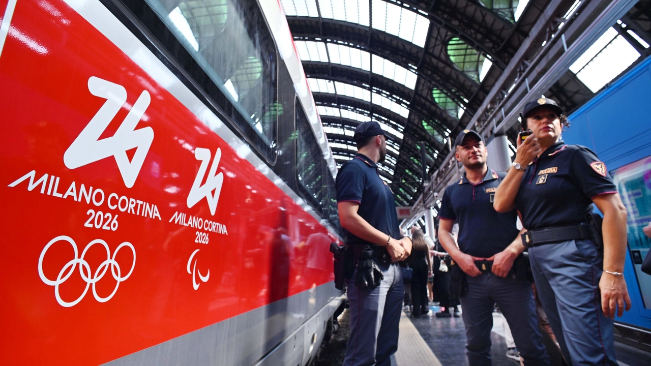 Agenti della Polizia ferroviaria di Milano in servizio alla stazione Centrale di Milano Agenti della Polizia ferroviaria di Milano in servizio alla stazione Centrale di Milano