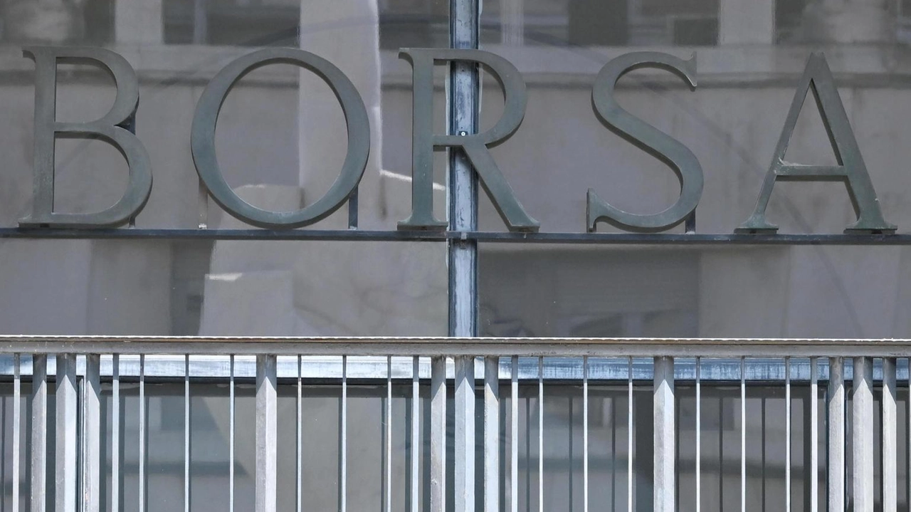 Acquisti su Stellantis e Unicredit, scivola Unipol dopo i conti