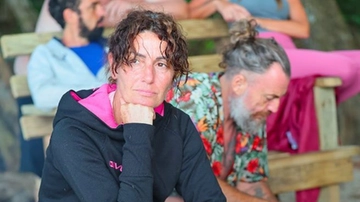 Cristina Plevani all’Isola dei Famosi: “Non ditemi ‘ti voglio bene’ perché tanto non è vero”. Le reazioni, anche sui social