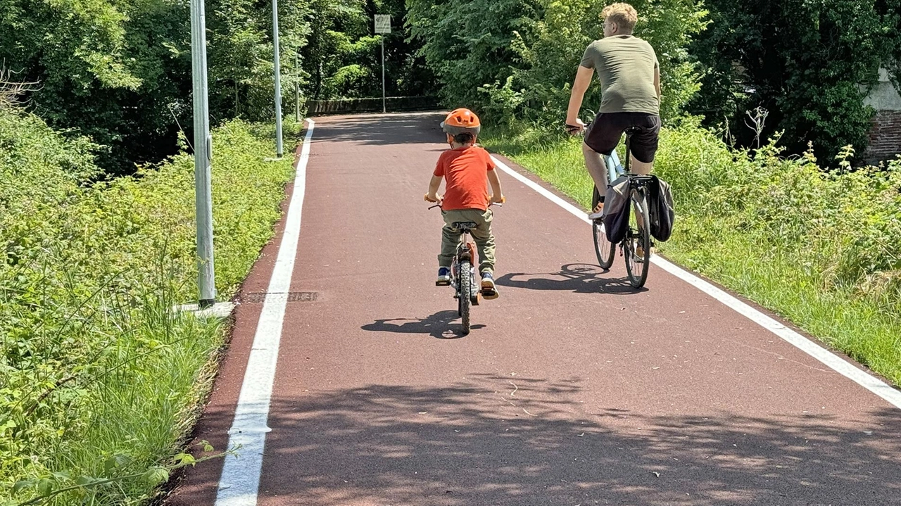 Il collegamento ciclabile sarà importante per poter avvicinare sempre di più le sponde dei due fiumi e i loro attracchi Il collegamento ciclabile sarà importante per poter avvicinare sempre di più le sponde dei due fiumi e i loro attracchi
