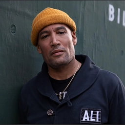 Ben Harper e la band fanno vibrare il palco del festival