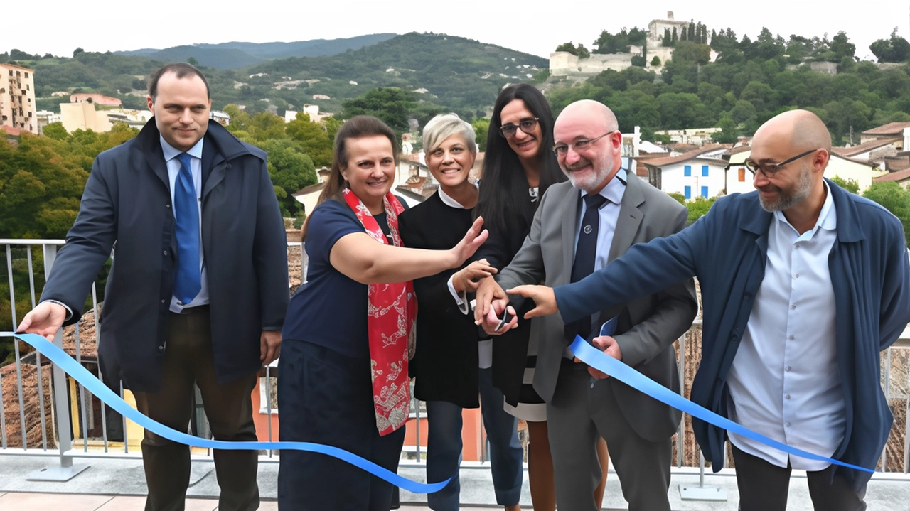 Consegnato ufficialmente il nuovo edificio dell'Università di Brescia, fruibile entro Natale. Un intervento di rigenerazione urbana da 5,5 milioni finanziato anche da Roma. Spazi per studenti e docenti, accessibili a persone con disabilità. Inaugurazione con autorità locali e accademiche. Consegnato ufficialmente il nuovo edificio dell'Università di Brescia, fruibile entro Natale. Un intervento di rigenerazione urbana da 5,5 milioni finanziato anche da Roma. Spazi per studenti e docenti, accessibili a persone con disabilità. Inaugurazione con autorità locali e accademiche.